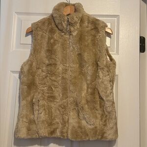 🍁FAUX FUR tan vest🍁